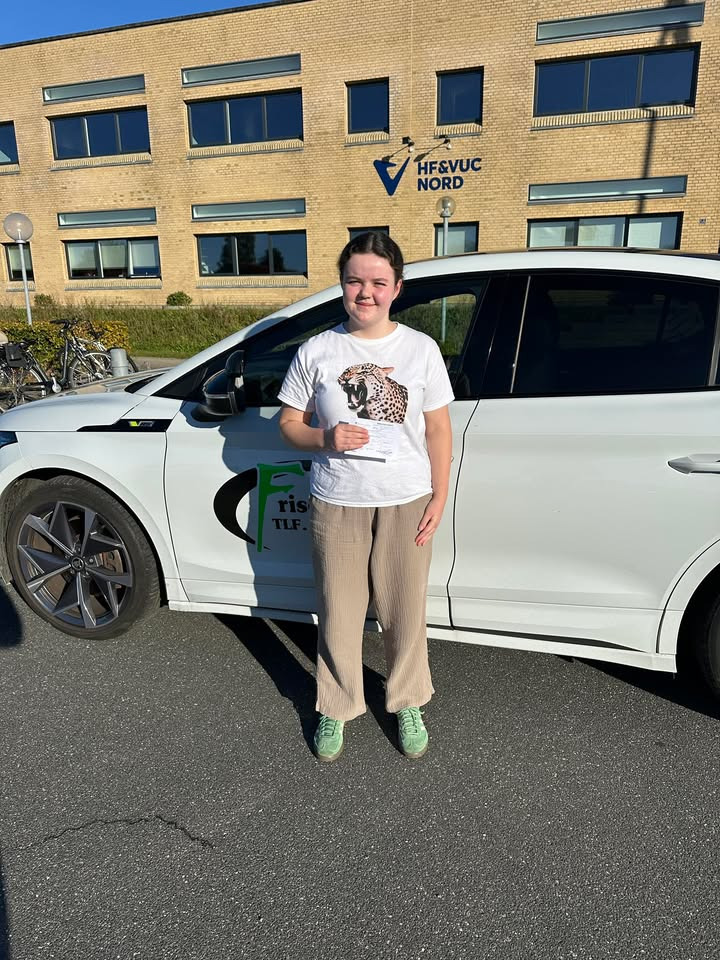 Rebecca Criddle består køreprøven ved første forsøg, siger Frisdal Køreskole