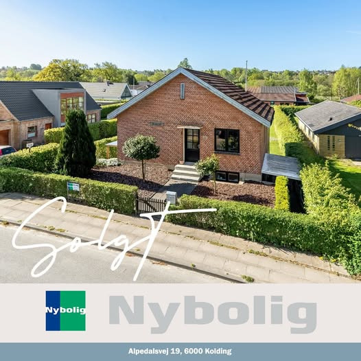 Nybolig Kolding fejrer salg af ejendom på Alpedalsvej 19 i Kolding