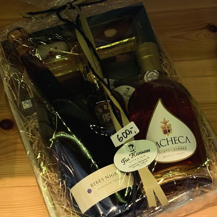 Fru Hansens Butik & Café tilbyder flotte gavekurve og gaveidéer til enhver pris