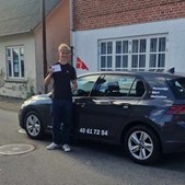 Per bestod køreprøven efter en solrig weekend