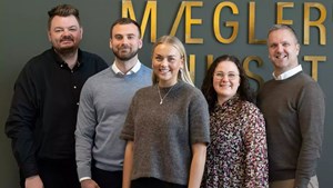 Hos Mæglerhuset Aabybro bliver der smøget ærmer op for hver eneste kunde: "Vi er med dig hele vejen"