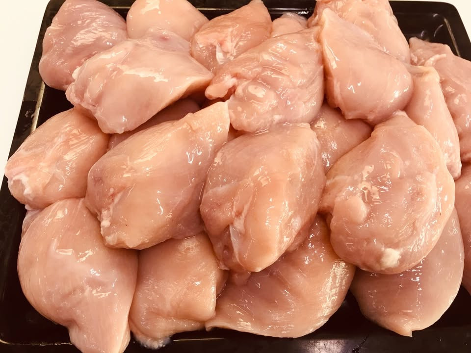 Løvbjerg Frederikshavn lokker med vilde kyllingepriser: 1 kg danske kyllingebryst kun 50 kr. i slagterafdelingen i dag og i morgen