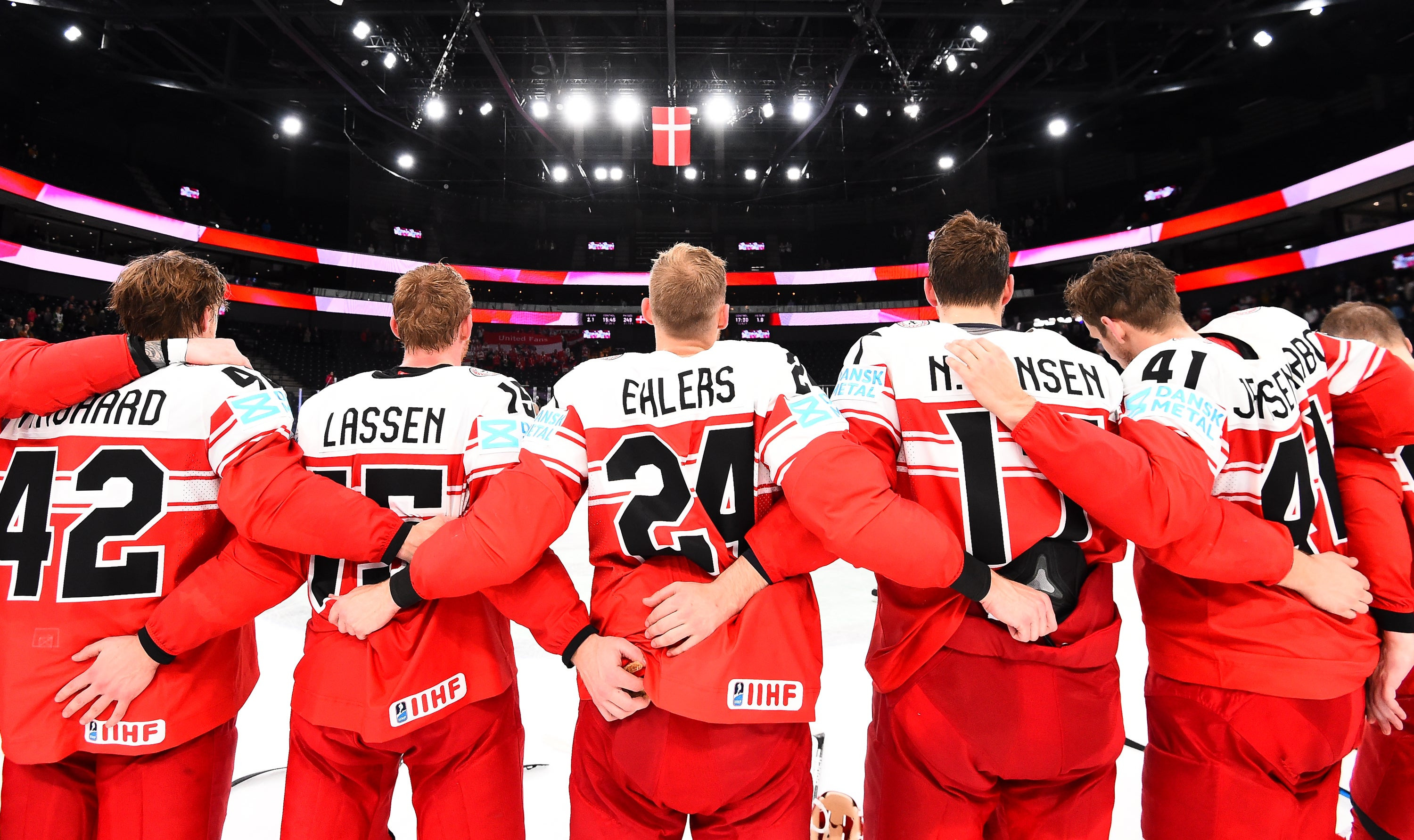 Oplev ishockeykampen mellem Tyskland og Kasakhstan i Herning