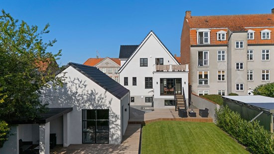 Strandvejen 44 og 4 andre boliger er kommet til salg denne uge i Køge - se boligerne her.