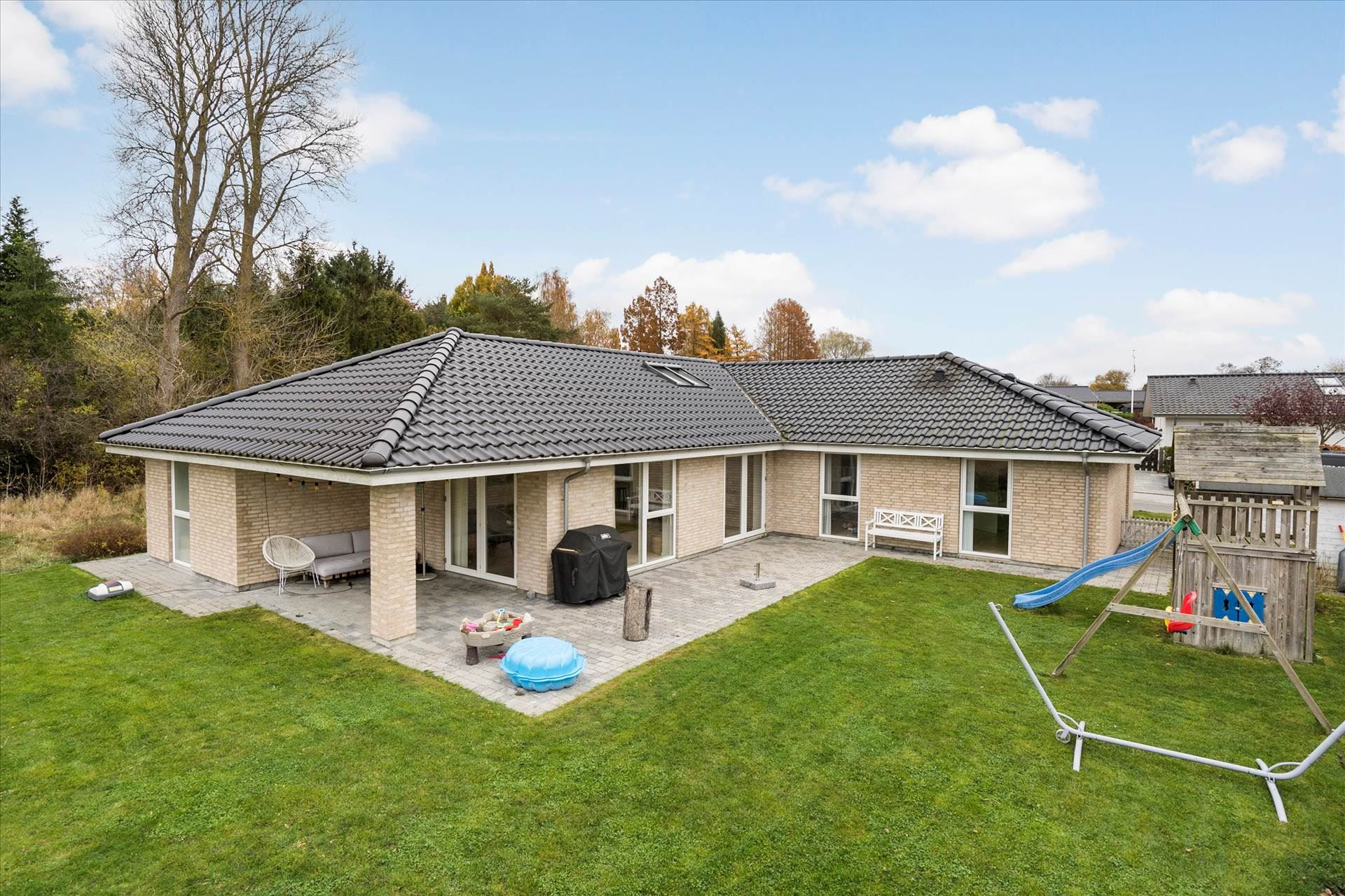 Luksusbolig netop kommet til salg i Nivå: Se hvad du skal smide for Nivås dyreste adresser her