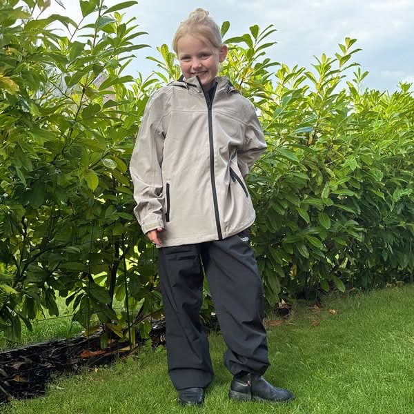 Sportigan Hadsund: Klæd børnene på til efterår og vinter med medlemspriser på regntøj og jakker