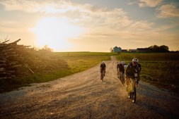 Fyraftens Social Gravel Ride: En fantastisk cykeltur der kickstarter sommeren med Tourguide Thomas Glud