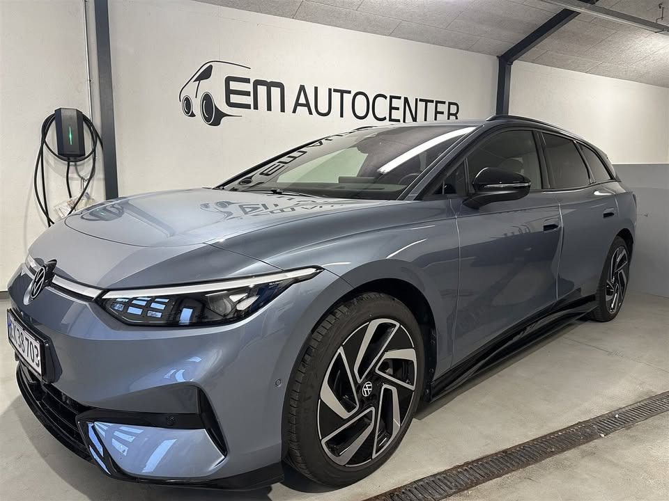 EM AUTOCENTER ApS præsenterer VW ID.7 for den indre racekører