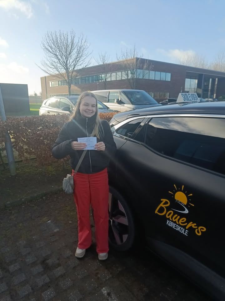 Bauers Køreskole ønsker Silje Poulsen tillykke med kørekortet