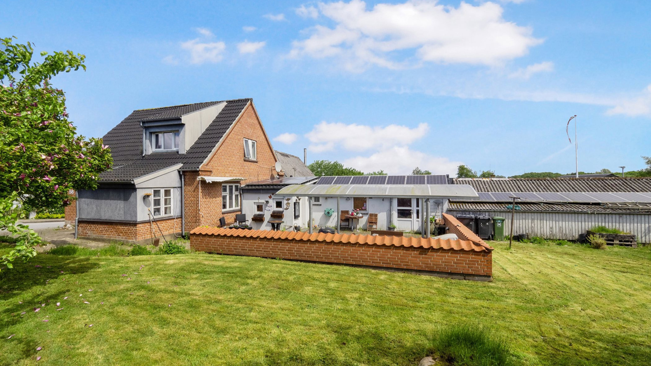 Villa med godt terrassemiljø