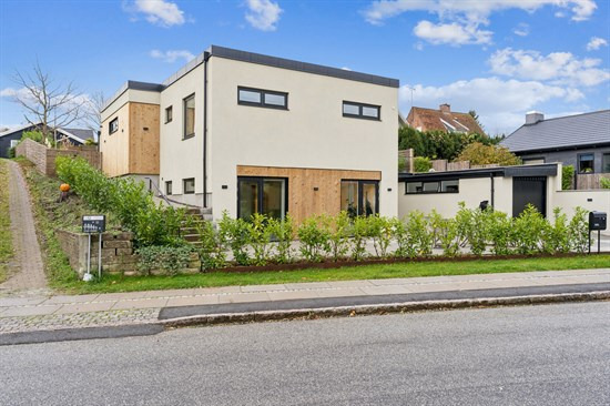 For 13.595.000 kr Højgårds Alle 35 - Se priserne på de dyreste boliger til salg i Bagsværd