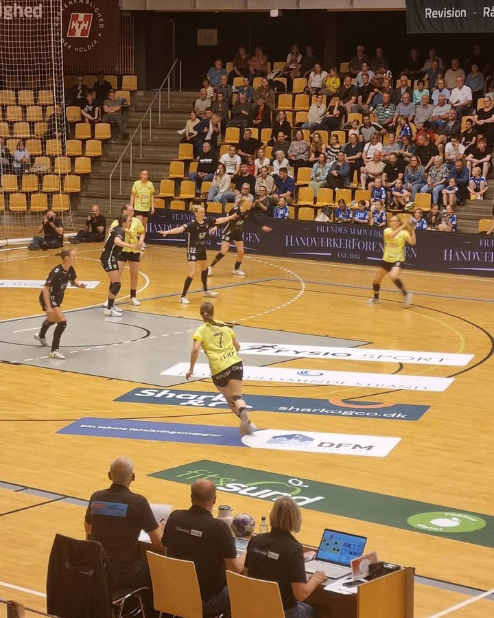 Frændes Madværk hylder HH elite kvinder før spændende kamp mod Nykøbing Falster