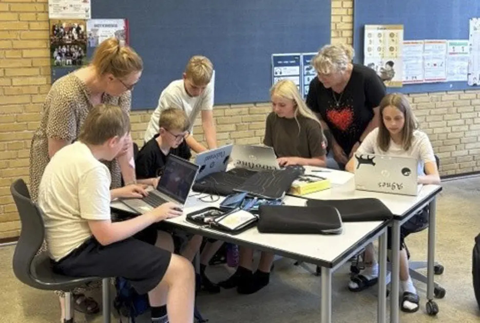 Samarbejde mellem flere voksne skal styrke undervisningen og trivslen på Ådalskolen
