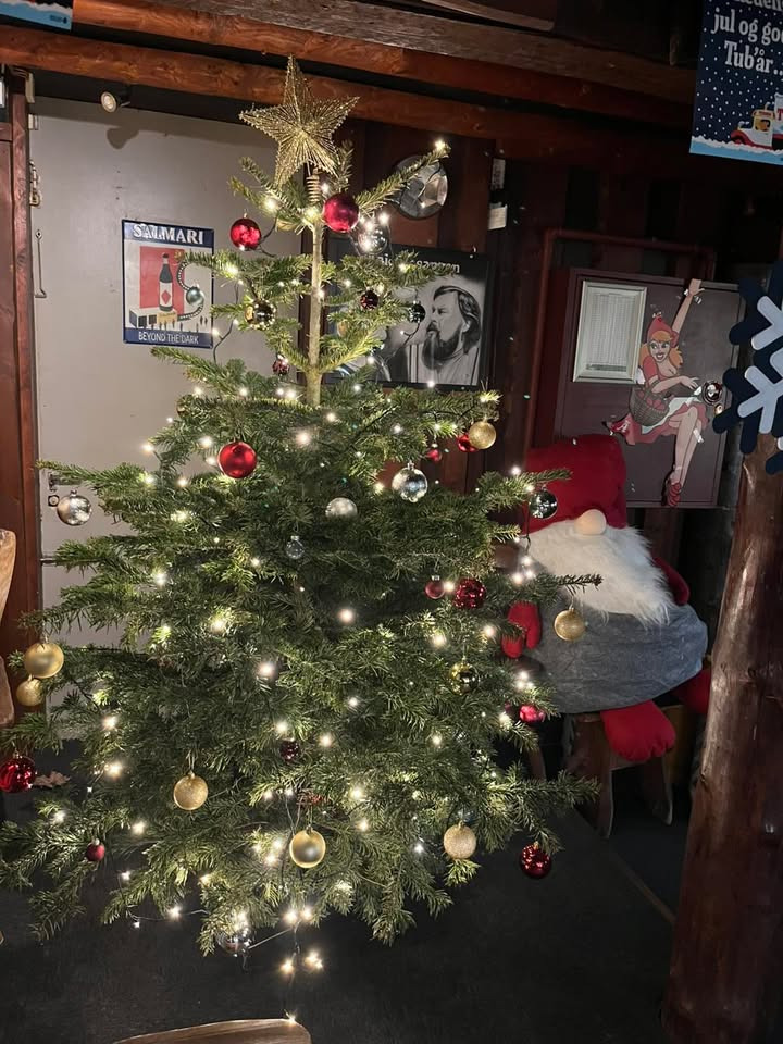 Bjælkehytten ønsker kunder og venner en glædelig jul og godt nytår