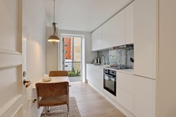 Moderne og indflytningsklar lejlighed med sydvendt altan midt i Aalborg
