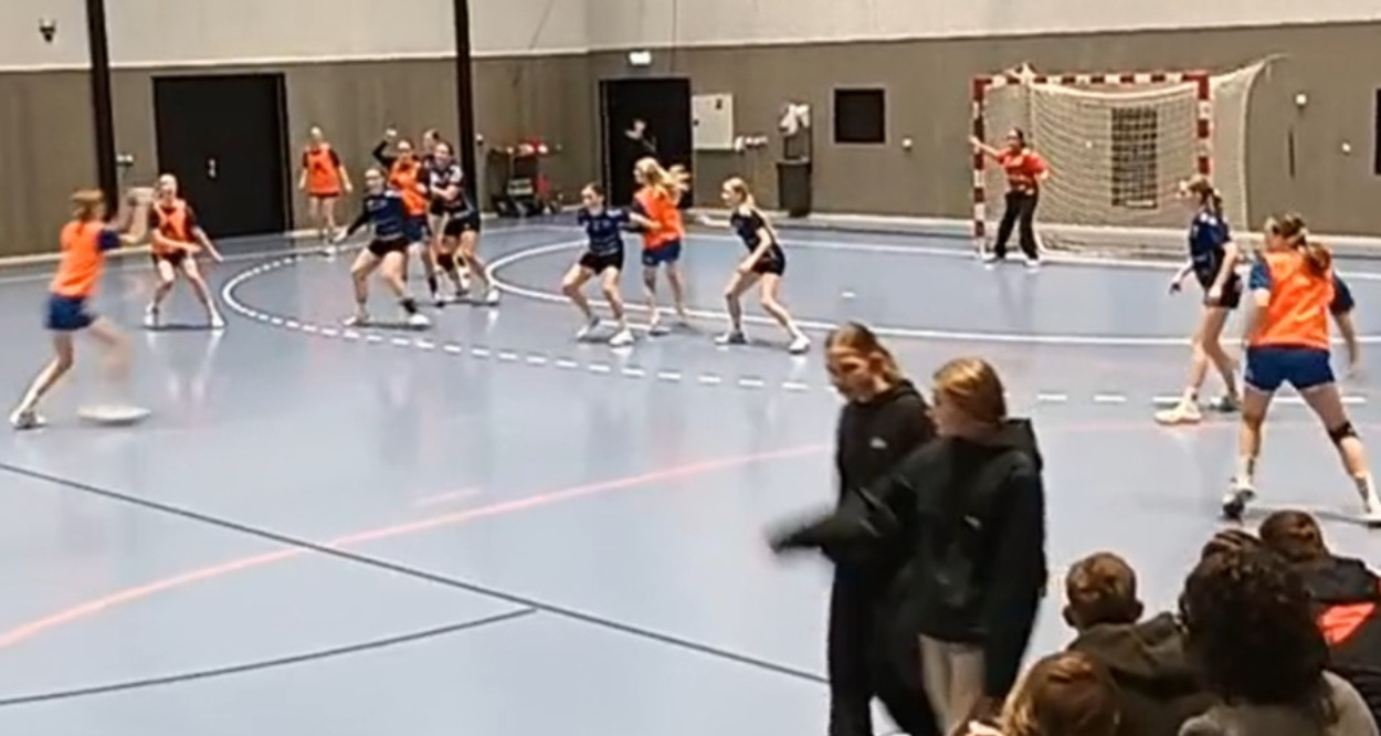 Skive fH-pigerne rejser sig og vinder over Frederikshavn FI med en stærk holdpræstation