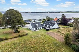 Top 6 over dyreste boliger til salg i Kirke Hyllinge. Priser op til 15.750.000 kr