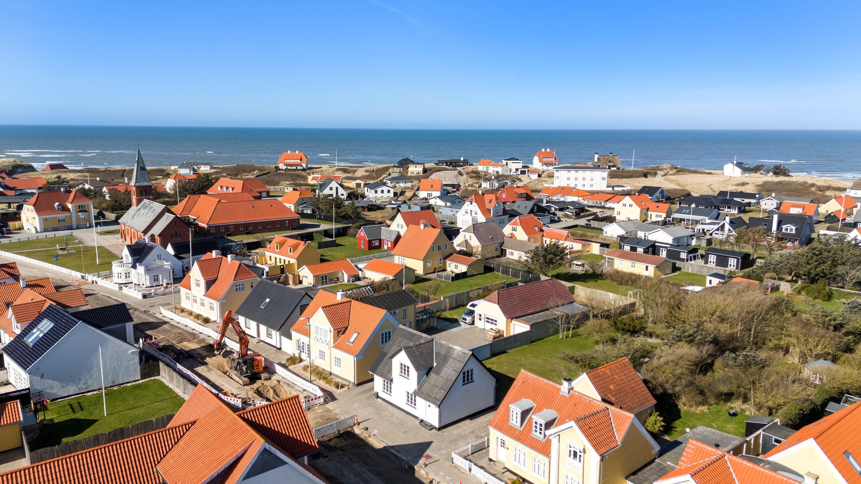 Moderniseret villa i hjertet af Løkken – tæt på byliv og strand