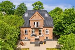Murermestervilla i Aalborg med imponerende detaljer hos Ejendomsmæglerne Hansen & Thoft