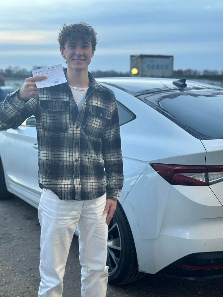 William fra Thorsen-klanen bestod køreprøven hos Frisdal Køreskole i første forsøg