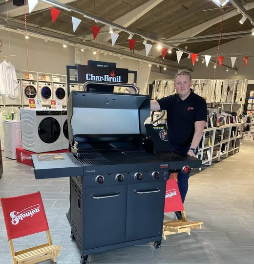 Skousen Holstebro sælger sidste samlede Char-Broil gasgrill til 3.995 kr.
