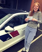 Lets Drive ønsker Emma tillykke med kørekortet