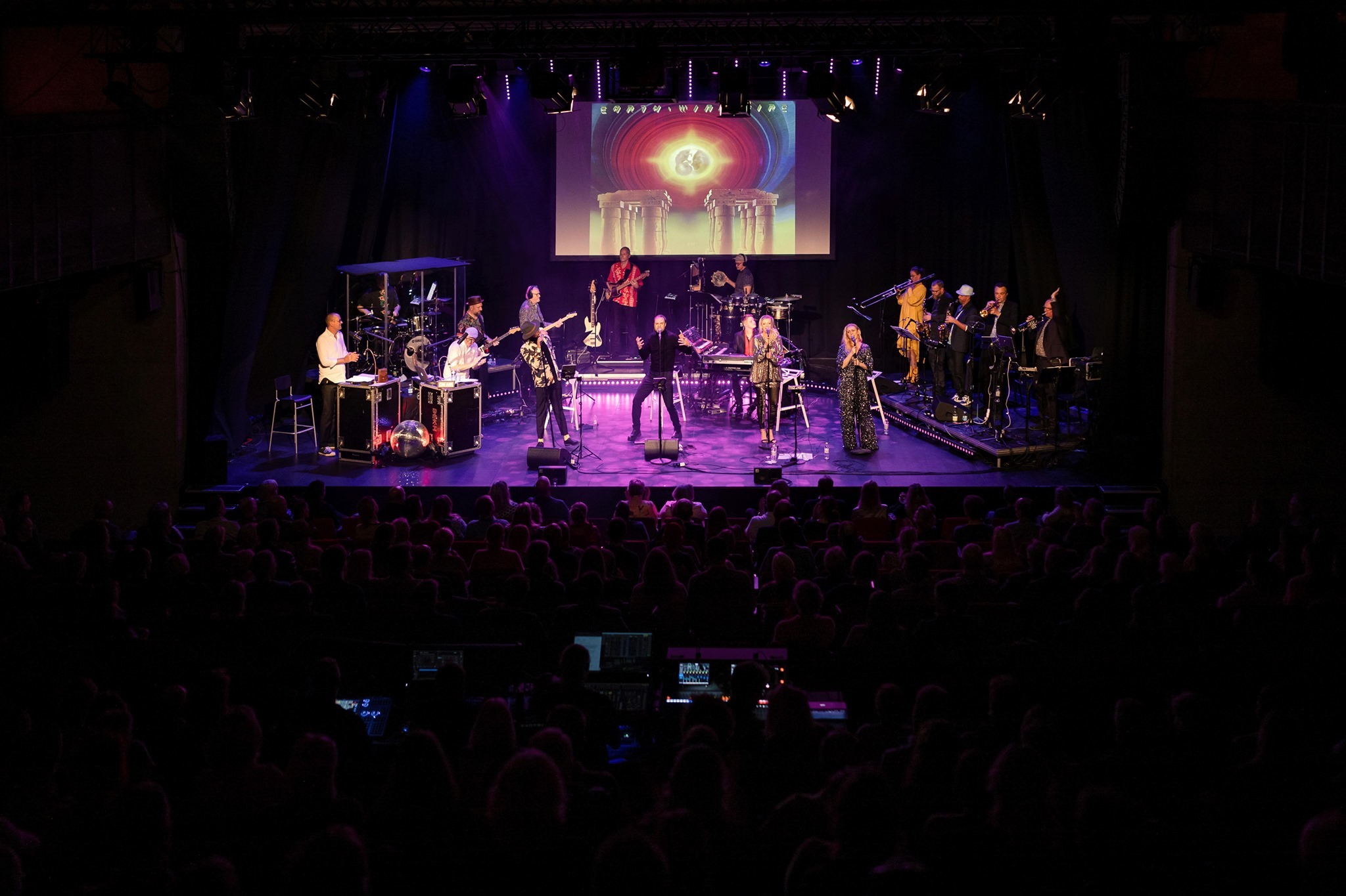 Let's Groove - Earth Wind & Fire