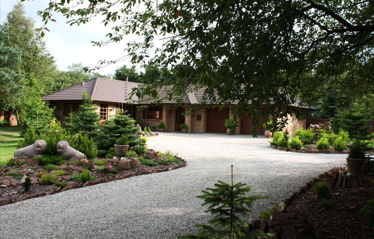 Liebhaveri i skøn naturpark til salg!