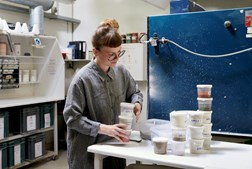 Refleksioner over bæredygtighed i keramik: Talk med Birgit Marie Østerby