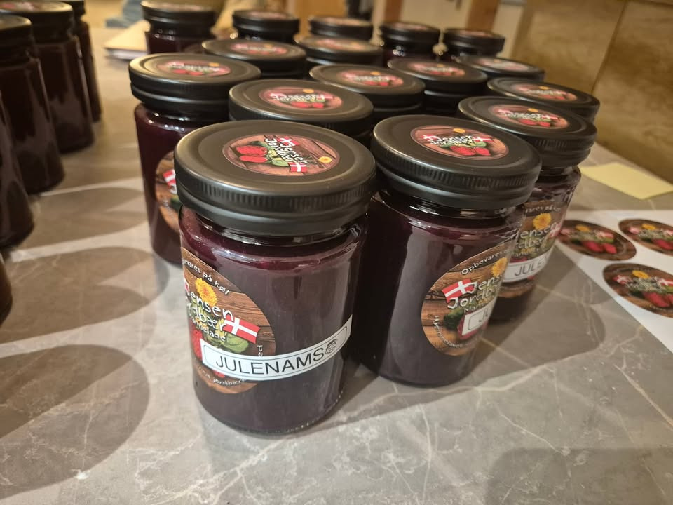 Julenams og alliancemarmelade fra Jensen Jordbær nu klar i gårdbutikken
