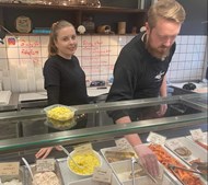 Flyvefisken flyver højt på Risskovtorvet