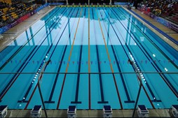 Gratis nøgensvømning i East Kilbride Badet