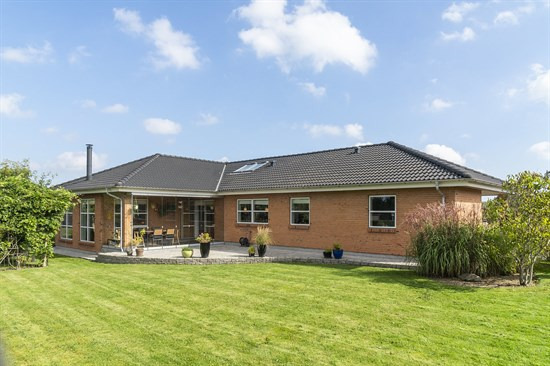 Engelundsvej 65 og 2 andre boliger er kommet til salg denne uge i Viby J - se boligerne her.