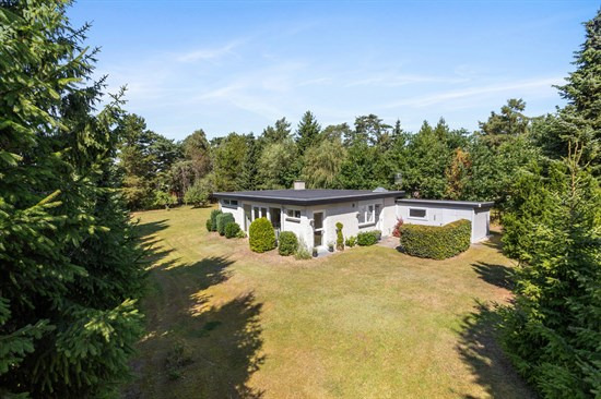 Mushøjvej 1 og 1 anden boliger er kommet til salg denne uge i Vejby - se boligerne her.