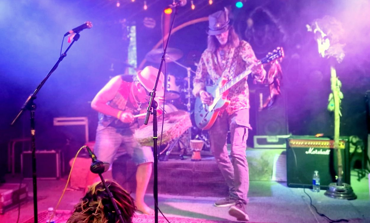 Oplev en aften med Emerald Glade og André Bugge i Kulturkiosken