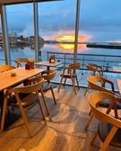 Café Bryggen fremhæver skøn udsigt ved havnen i Thisted