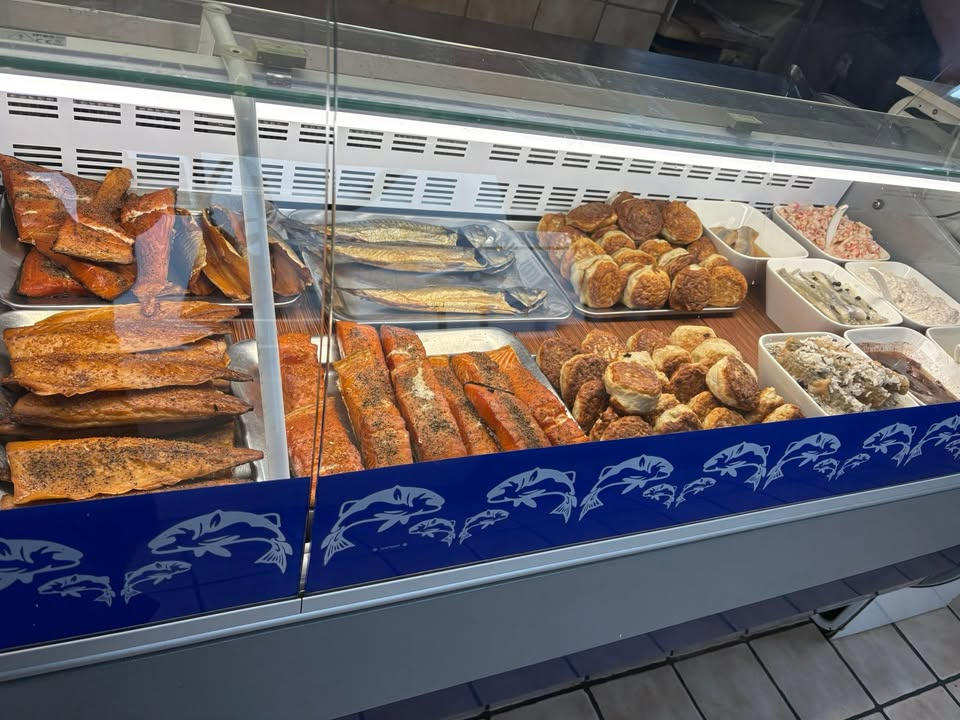 Havnens Fisk Øster Hurup præsenterer dagens fiskediskspecialiteter