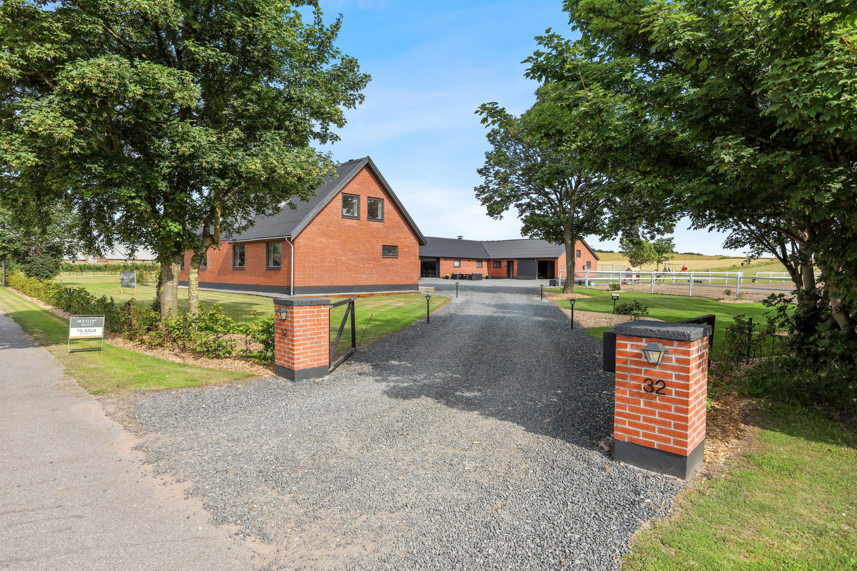 Rummelig ejendom med naturskøn beliggenhed nær Brønderslev