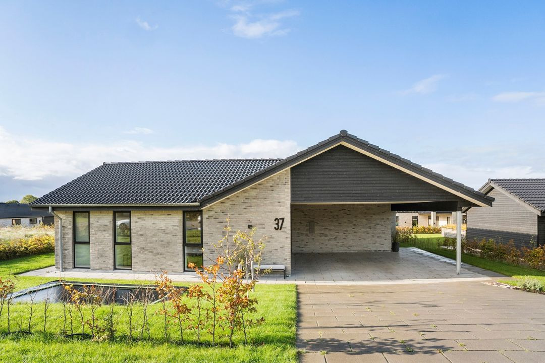 Moderne villa i Hedensteds attraktive kvarter fra EDC Mæglerne Hedensted