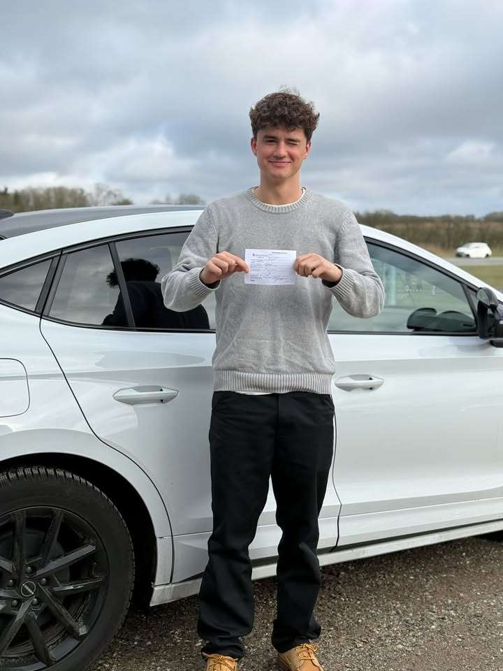 Frisdal Køreskole I/S: Sidste medlem af Vendelbo-klanen får kørekort