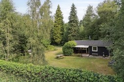 Oase ved vandet: Ny konverteret villa ved Skæring Strand tilbydes af &LIVING Aalborg