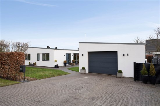 Ravngårdsvej 5 og 1 anden boliger er kommet til salg denne uge i Hadsten - se boligerne her.