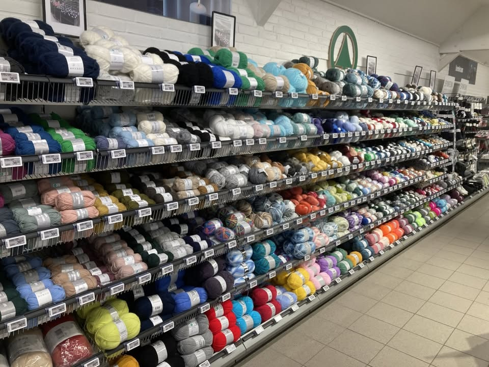 Spar Nørrebro Hjørring tilbyder ekstra rabat på garn og strikkepinde fra Mayflowers