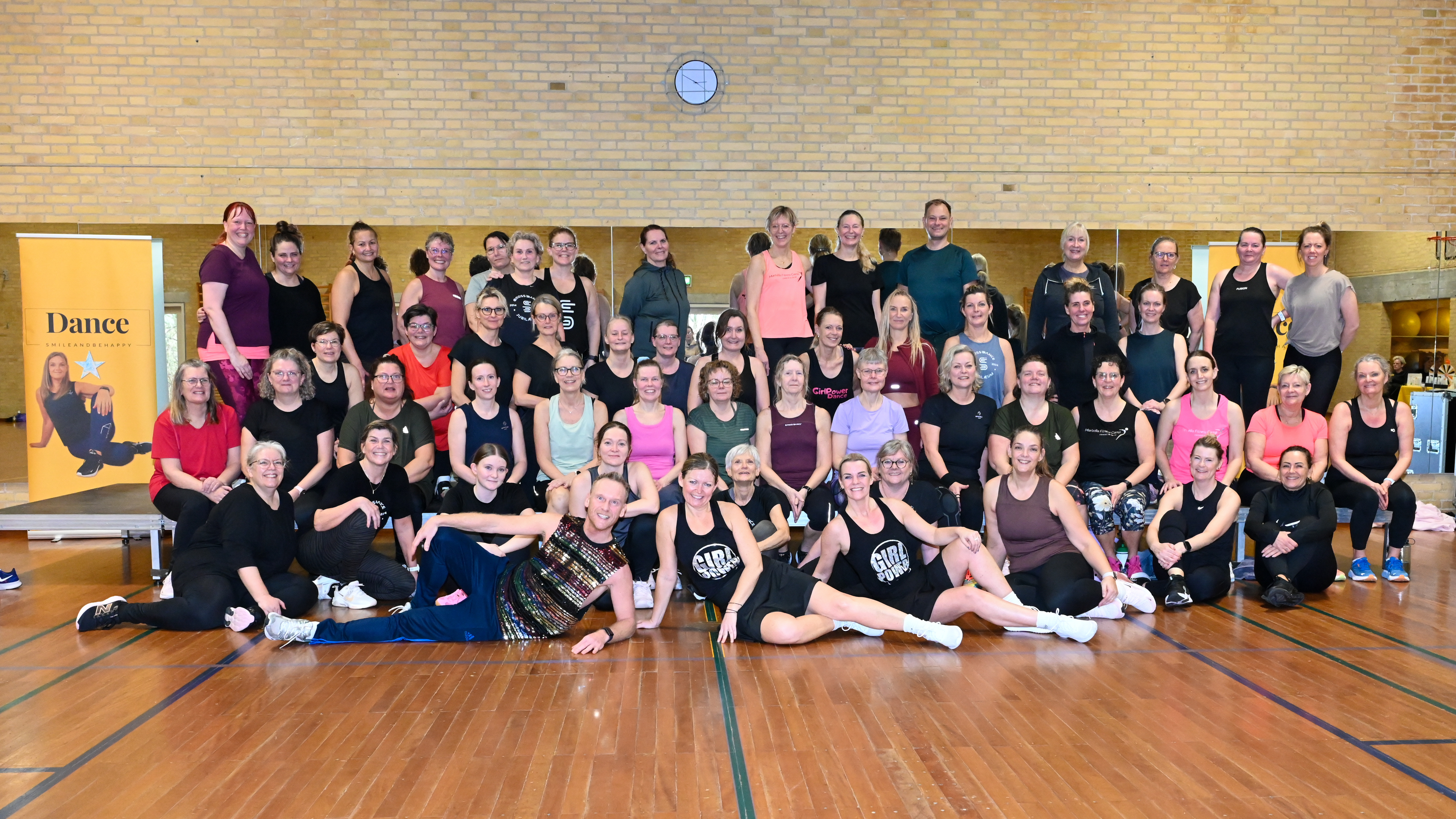 Fejr tre år med DanceSmileAndBeHappy: En fest for danseglade sjæle