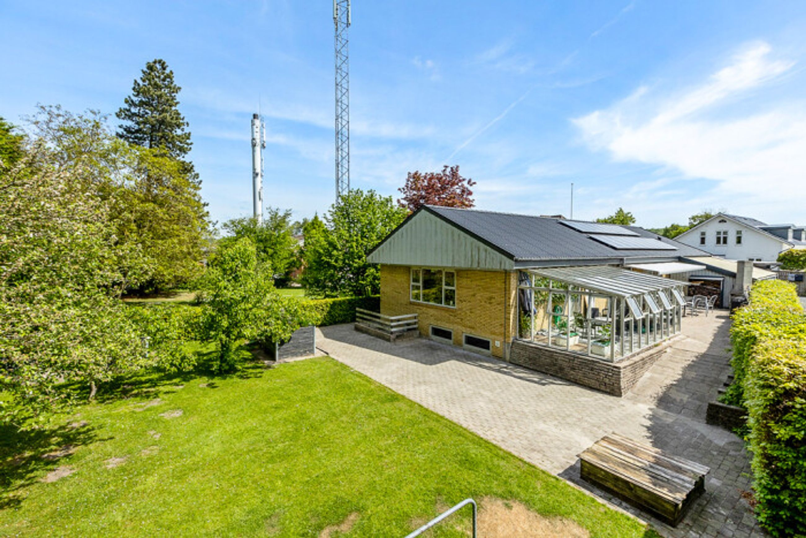 Til salg hos EJENHOLM BOLIG & ERHVERV: Velbeliggende villa med skoven i baghaven