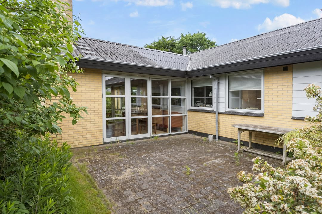 Hyggelig 60'er-villa i Skive til salg hos EDC Skive I/S: Central beliggenhed og rummelig plads til familien