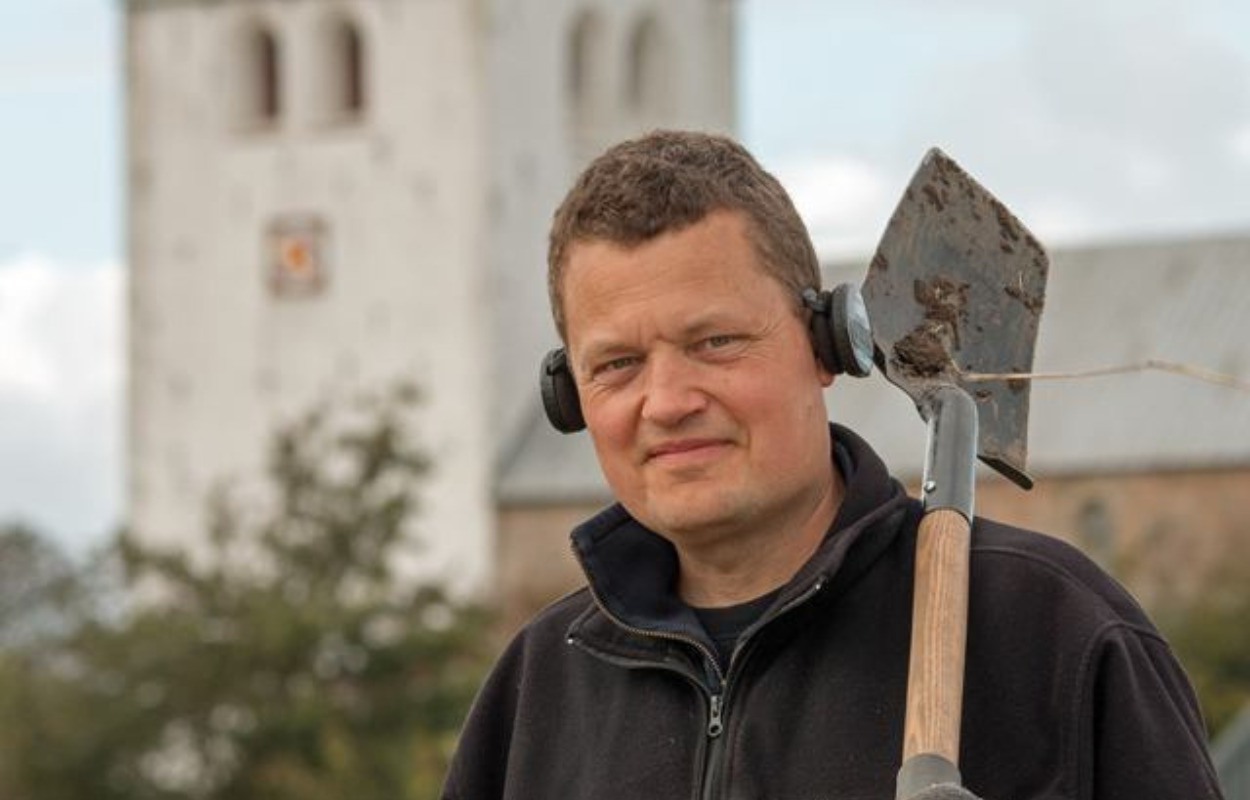 Få en rundvisning med detektorføreren, der fandt over 1000 år gammelt smykke