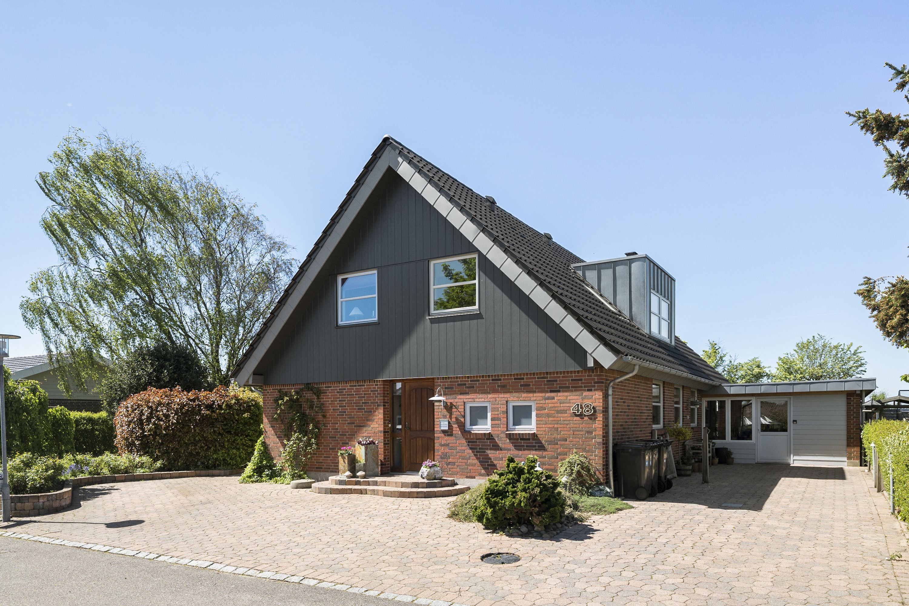 Luksusbolig netop kommet til salg i Møldrup: Se hvad du skal smide for Møldrups dyreste adresser her