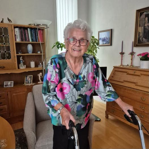 Skott Aalborg har klædt 100-årig fødselar på til hendes store dag