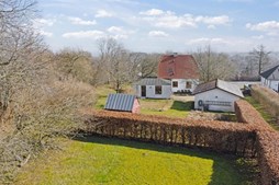 Udsigtsvilla med skøn naturgrund lige op til Hjørring Bjerge